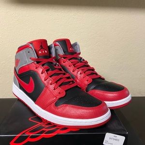 Air Jordan mid retro 1 reverse bred colorway